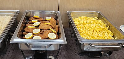 Abschlussfeier mit Präsentation, Ehrungen, Tombola und Essen