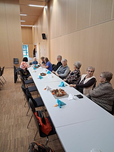 Abschlussfeier mit Präsentation, Ehrungen, Tombola und Essen