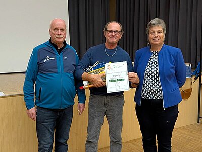 Abschlussfeier mit Präsentation, Ehrungen, Tombola und Essen