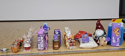 Abschlussfeier mit Präsentation, Ehrungen, Tombola und Essen