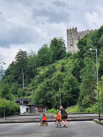 Radlfahren und Grillen der Naturfreunde
