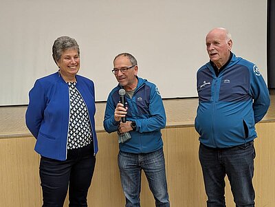 Abschlussfeier mit Präsentation, Ehrungen, Tombola und Essen