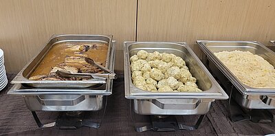 Abschlussfeier mit Präsentation, Ehrungen, Tombola und Essen