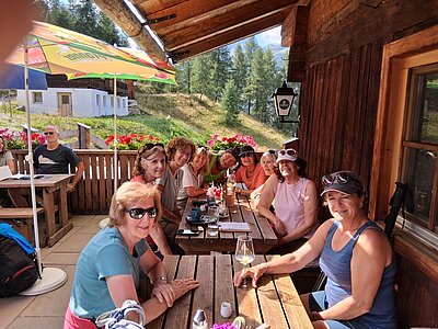 Randwanderung der Naturfreunde - HIRSCHBÜHEL-BLINDISALM-ALPE STALLE