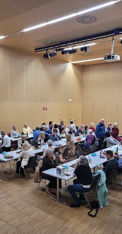 Abschlussfeier mit Präsentation, Ehrungen, Tombola und Essen