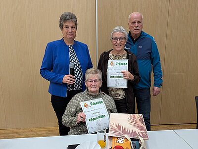 Abschlussfeier mit Präsentation, Ehrungen, Tombola und Essen