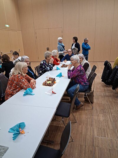 Abschlussfeier mit Präsentation, Ehrungen, Tombola und Essen