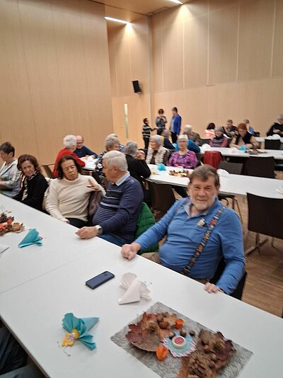 Abschlussfeier mit Präsentation, Ehrungen, Tombola und Essen