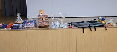 Abschlussfeier mit Präsentation, Ehrungen, Tombola und Essen