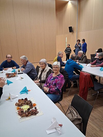 Abschlussfeier mit Präsentation, Ehrungen, Tombola und Essen