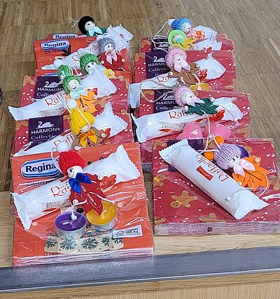 Abschlussfeier mit Präsentation, Ehrungen, Tombola und Essen