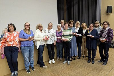 Abschlussfeier mit Präsentation, Ehrungen, Tombola und Essen