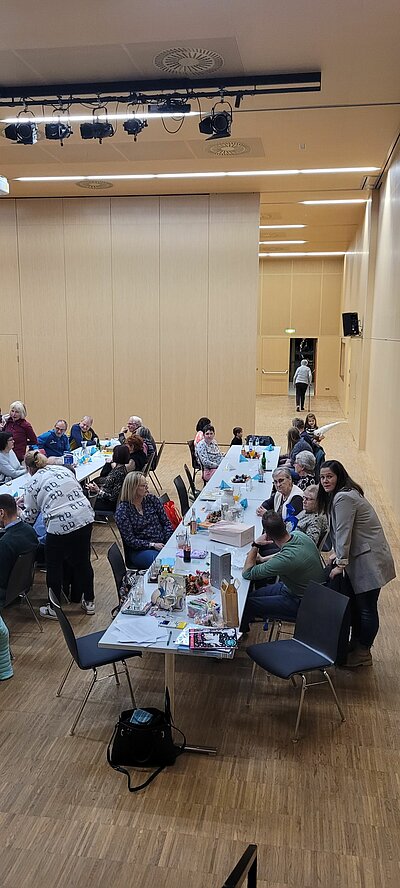 Abschlussfeier mit Präsentation, Ehrungen, Tombola und Essen