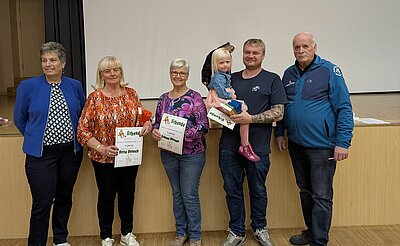 Abschlussfeier mit Präsentation, Ehrungen, Tombola und Essen