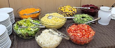 Abschlussfeier mit Präsentation, Ehrungen, Tombola und Essen