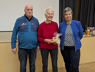 Abschlussfeier mit Präsentation, Ehrungen, Tombola und Essen