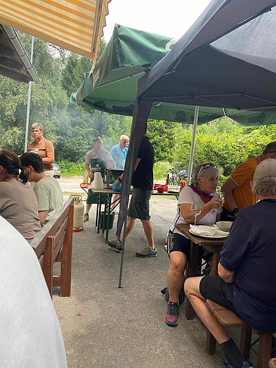 Radlfahren und Grillen der Naturfreunde