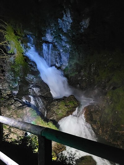 16. Seniorenwanderung der Naturfreunde 2022 - Groppensteinschlucht Obervellach bei Nacht