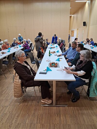 Abschlussfeier mit Präsentation, Ehrungen, Tombola und Essen
