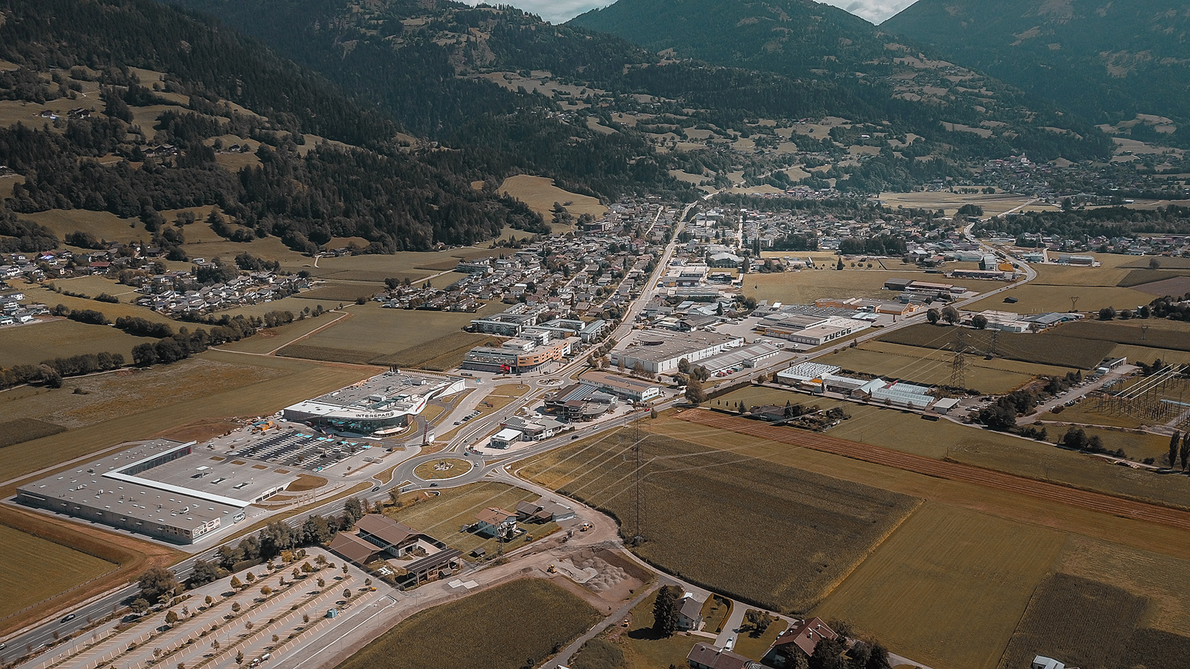 Gewerbegebiet Nußdorf-Debant (Foto: Wallensteiner Kevin) Gewerbegebiet Nußdorf-Debant (Foto: Wallensteiner Kevin)