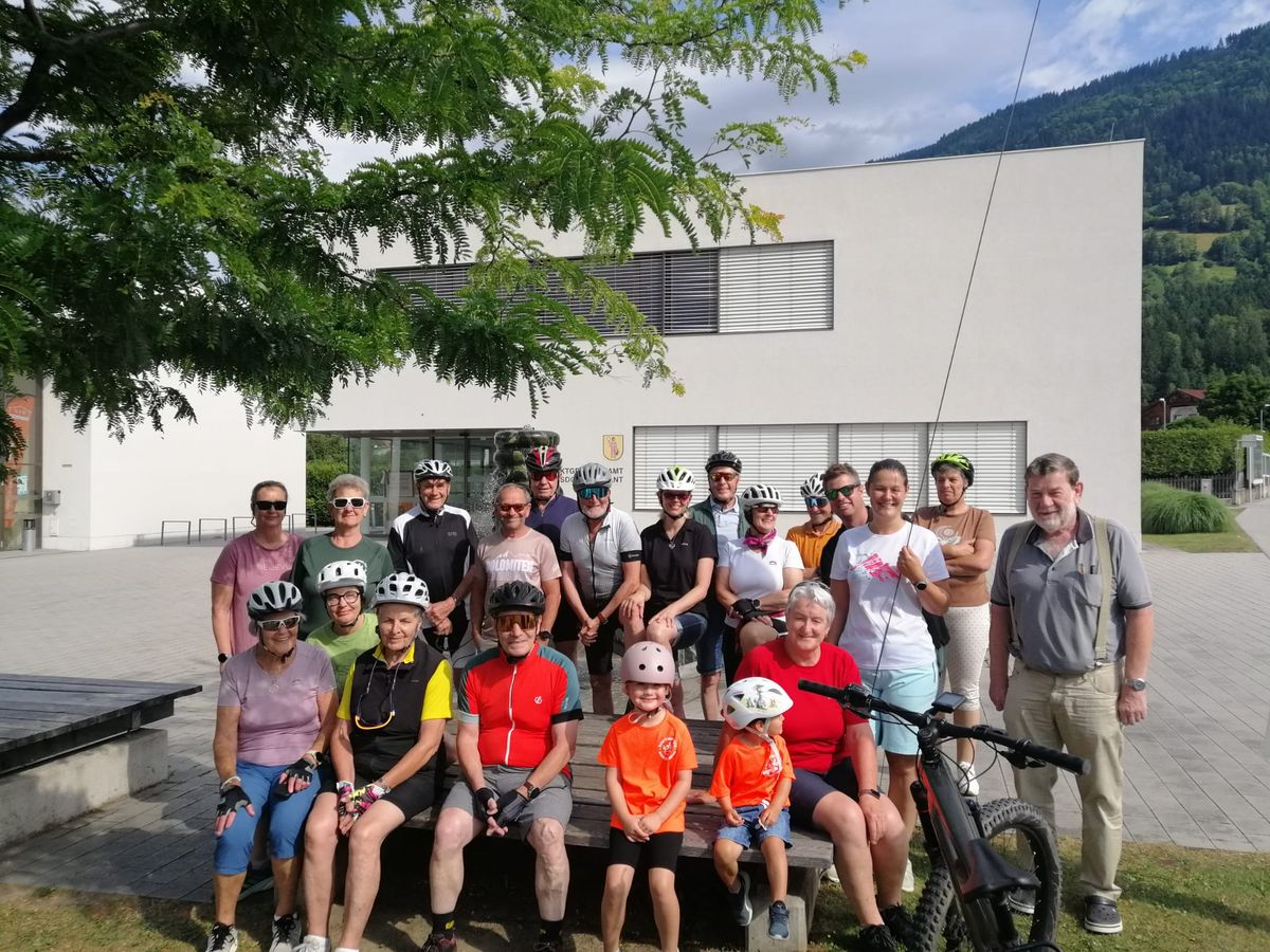 Radlfahren und Grillen der Naturfreunde