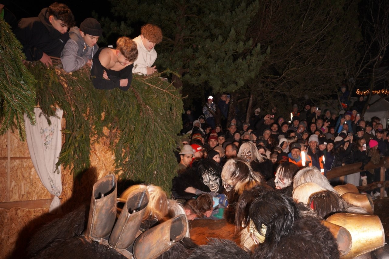 Tischziachn des Krampusvereins